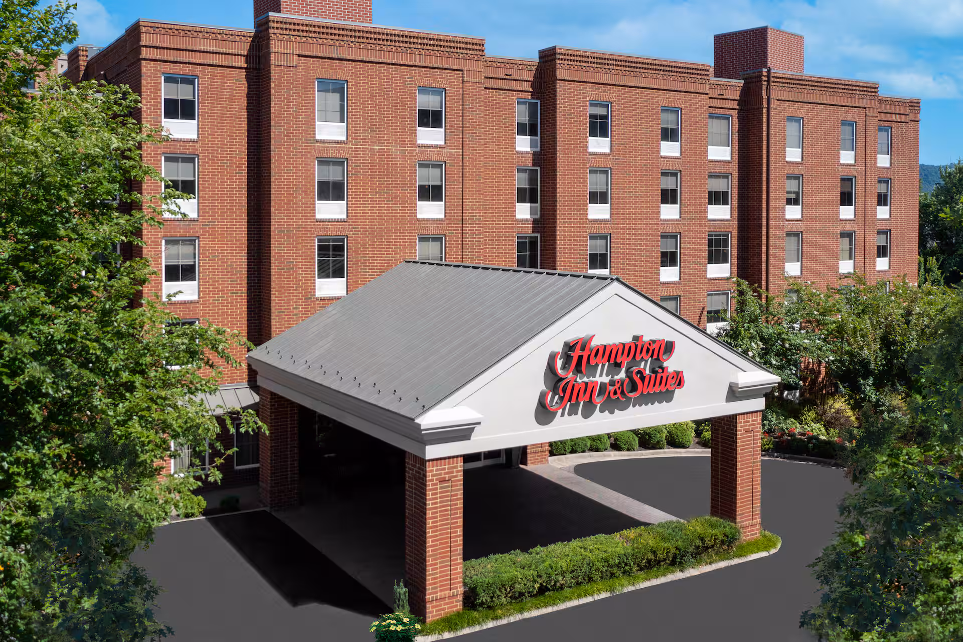 Photo of Hampton Inn & Suites Charlottesville-At The University